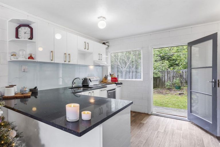 Photo of property in 3/19a Verbena Road, Birkdale, Auckland, 0626