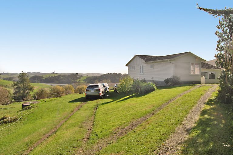 Photo of property in 6b Mountain Road, Kaiwaka, Maungaturoto, 0587