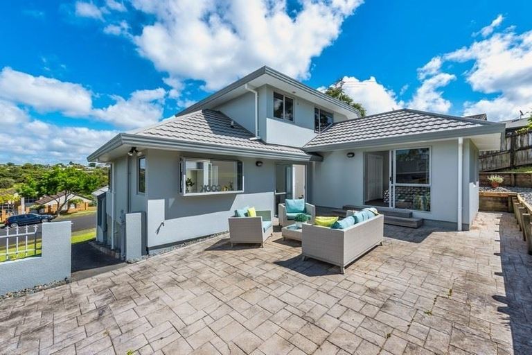 Photo of property in 13 Lagoon Way, West Harbour, Auckland, 0618