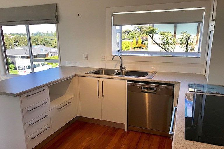 Photo of property in 1/1 Kaihu Street, Northcote, Auckland, 0627