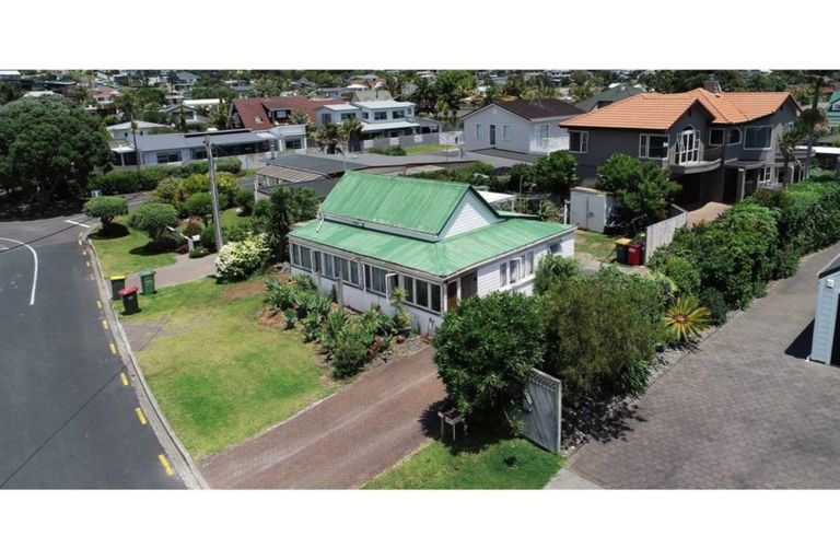 Photo of property in 12 Marie Avenue, Red Beach, 0932