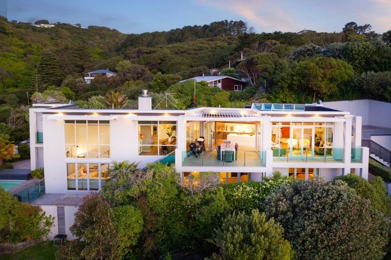 Photo of property in 32 Roys Road, Plimmerton, Porirua, 5026