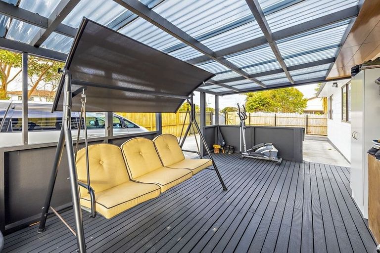 Photo of property in 1/12 Silver Creek Road, Weymouth, Auckland, 2103