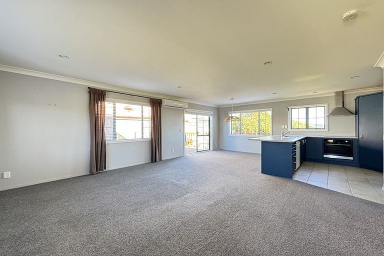 Photo of property in 40a Landsdowne Terrace, Karori, Wellington, 6012