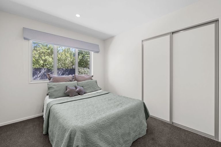 Photo of property in 10 Lakebridge Place, Parklands, Christchurch, 8083