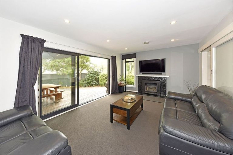 Photo of property in 21 Barnes Road, Redwood, Christchurch, 8051