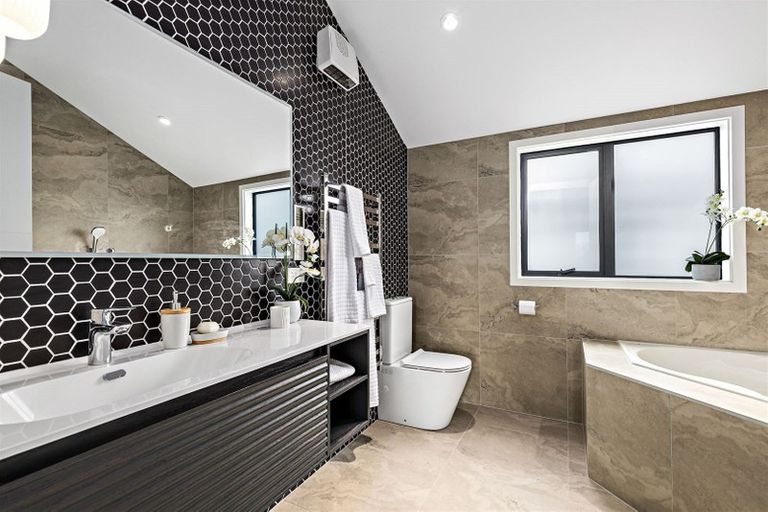 Photo of property in 39 Craigs Way, Hobsonville, Auckland, 0616