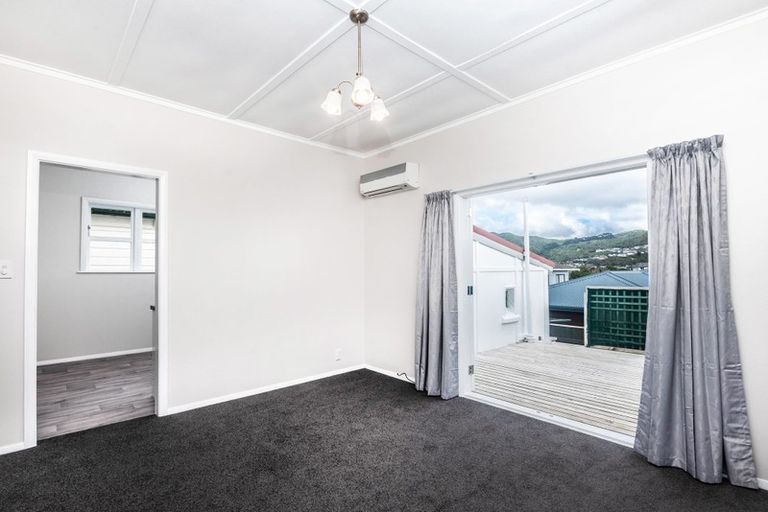 Photo of property in 4a Tarawera Road, Johnsonville, Wellington, 6037