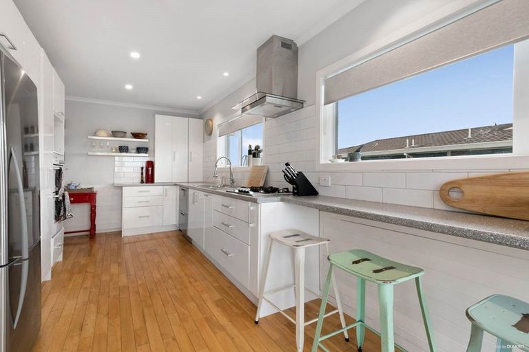 Photo of property in 31 Rosario Crescent, Red Beach, 0932