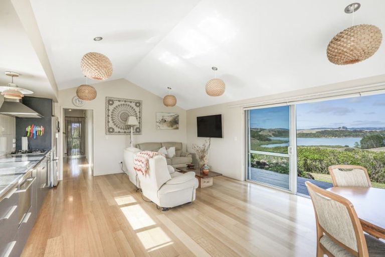 Photo of property in 241d Heatley Road, Whakapirau, Maungaturoto, 0583