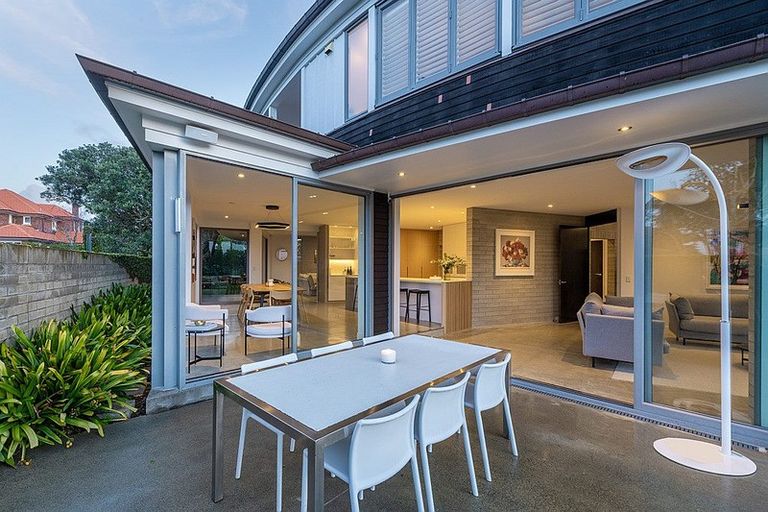 Photo of property in 33a Stanley Point Road, Stanley Point, Auckland, 0624