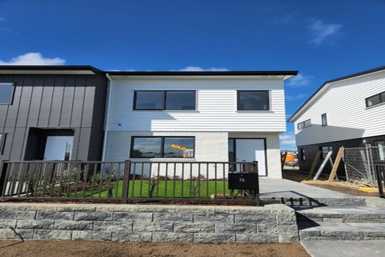 Photo of property in 16 Te Napi Drive, Takanini, 2112