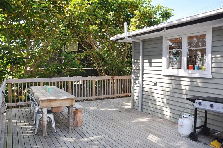 Photo of property in 23 Cumberland Street, Leigh, 0985