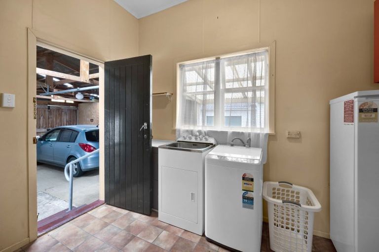 Photo of property in 10 Morrissey Street, Hawera, 4610