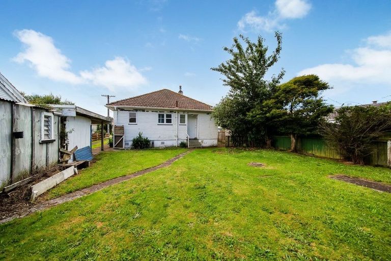 Photo of property in 12 Caledonia Street, Hawera, 4610