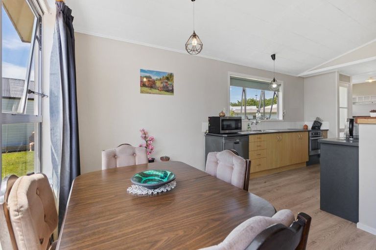 Photo of property in 5 Newbury Place, Waitara, 4320