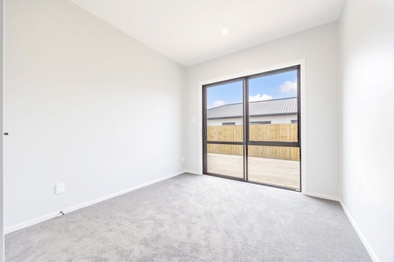 Photo of property in 13 Mcindoe Road, Kumeu, 0810