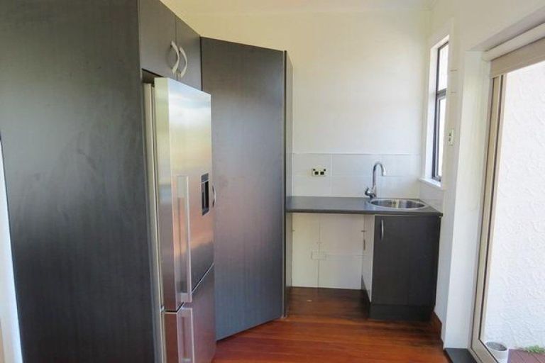 Photo of property in 4 Awanui Street, Merrilands, New Plymouth, 4312