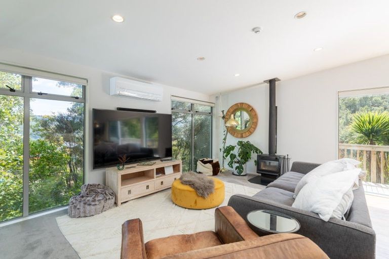 Photo of property in 32 Mount Marua Way, Timberlea, Upper Hutt, 5018