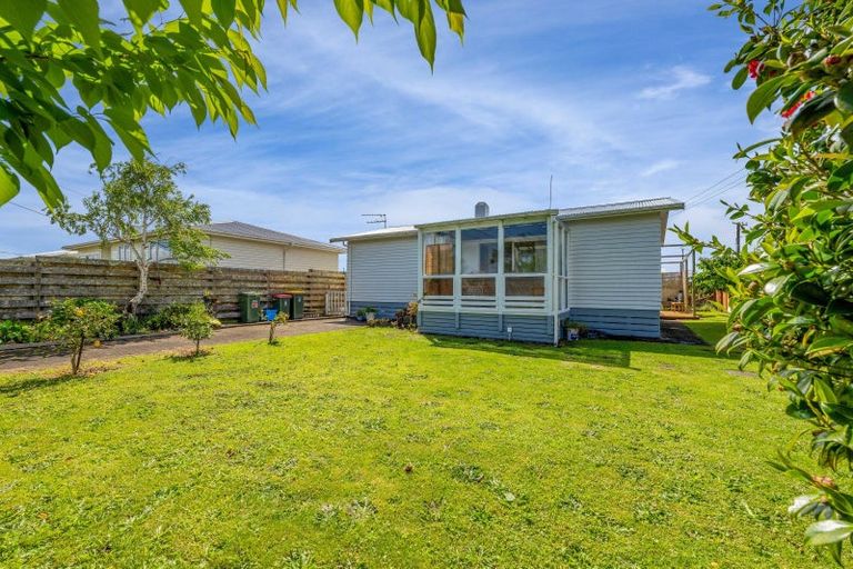 Photo of property in 2 Bone Crescent, Hawera, 4610