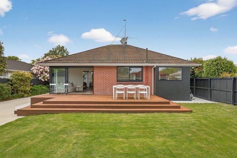 Photo of property in 15 Oakfield Street, Burnside, Christchurch, 8053