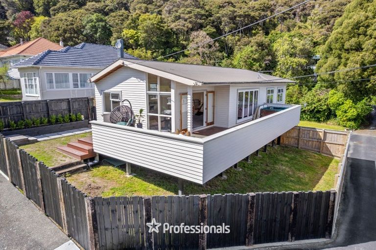 Photo of property in 215 Whites Line East, Waiwhetu, Lower Hutt, 5010