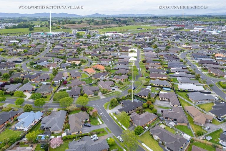 Photo of property in 1 Holly Place, Rototuna North, Hamilton, 3210