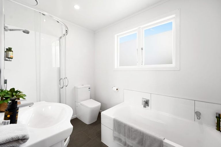 Photo of property in 56 Southsea Crescent, Silverdale, Hamilton, 3216