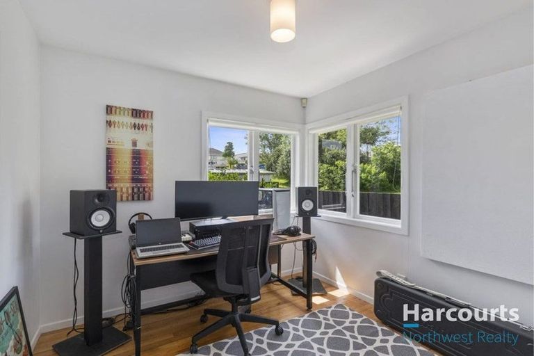 Photo of property in 2/92 Kervil Avenue, Te Atatu Peninsula, Auckland, 0610