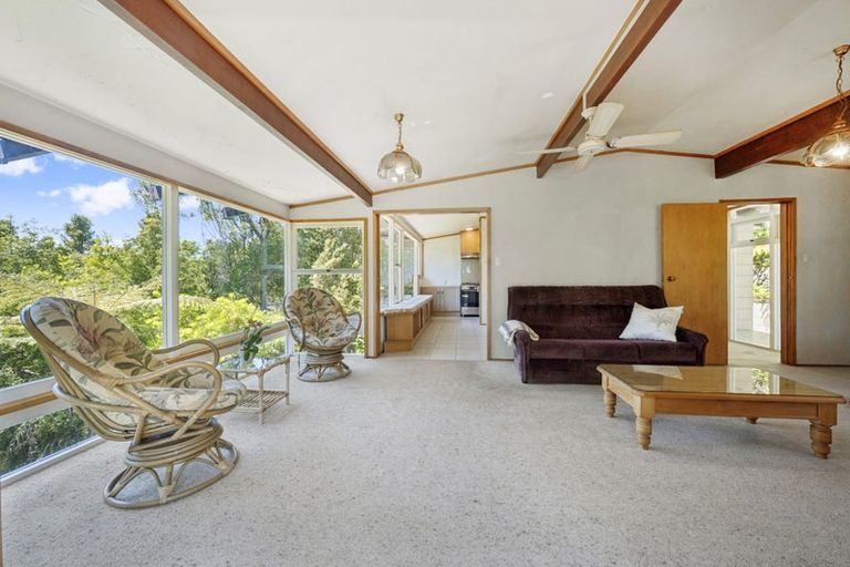 Photo of property in 222 Atkinson Road, Titirangi, Auckland, 0604