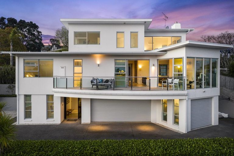 Photo of property in 32a Parr Terrace, Castor Bay, Auckland, 0620