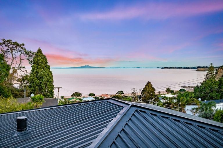 Photo of property in 26b Wade River Road, Stanmore Bay, Whangaparaoa, 0932