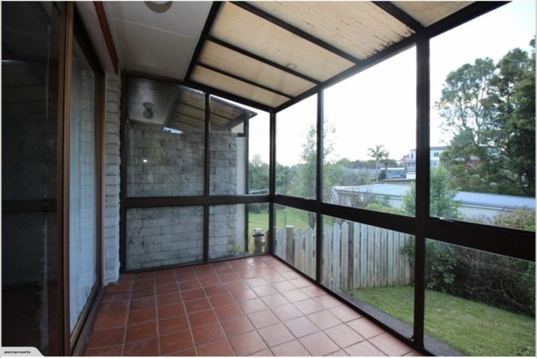 Photo of property in 1/404 Glenfield Road, Glenfield, Auckland, 0629