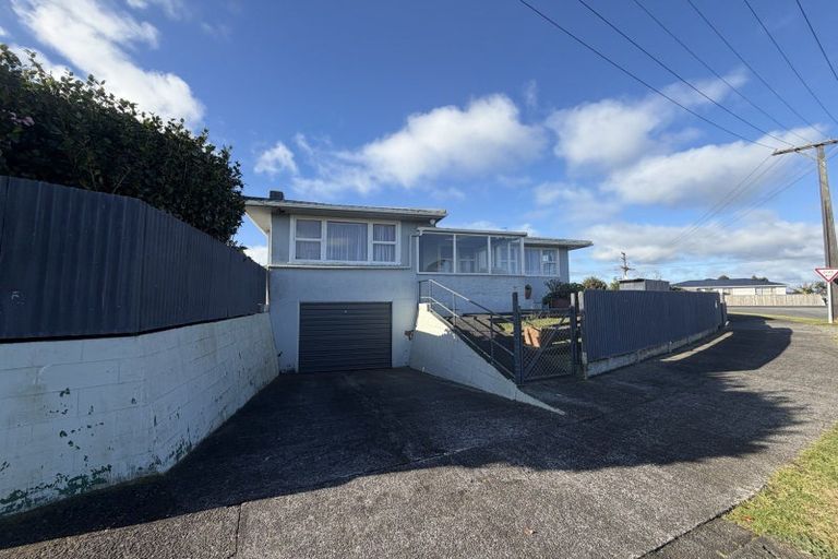Photo of property in 6 Ranfurly Street, Waitara, 4320