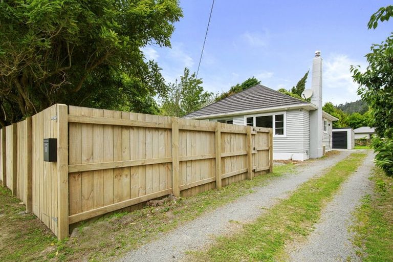 Photo of property in 3 Wood Street, Wainuiomata, Lower Hutt, 5014