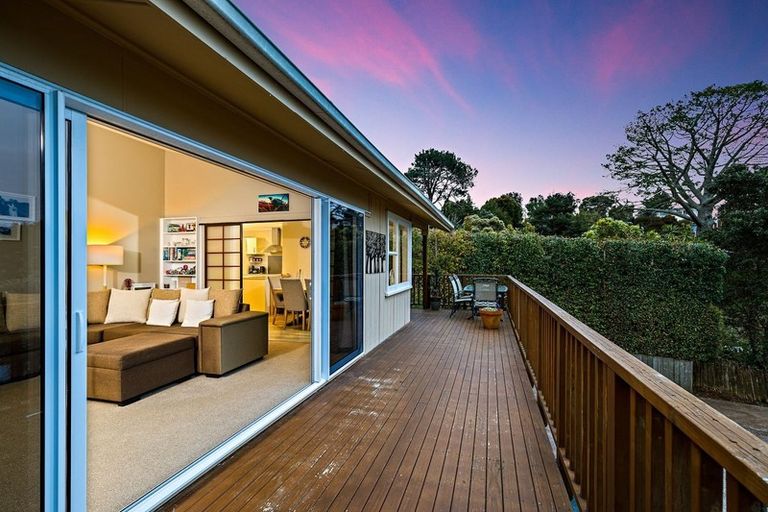 Photo of property in 325 Don Buck Road, Massey, Auckland, 0614