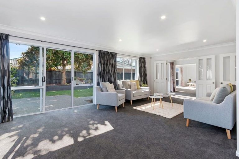 Photo of property in 22 Beauford Place, Parklands, Christchurch, 8083