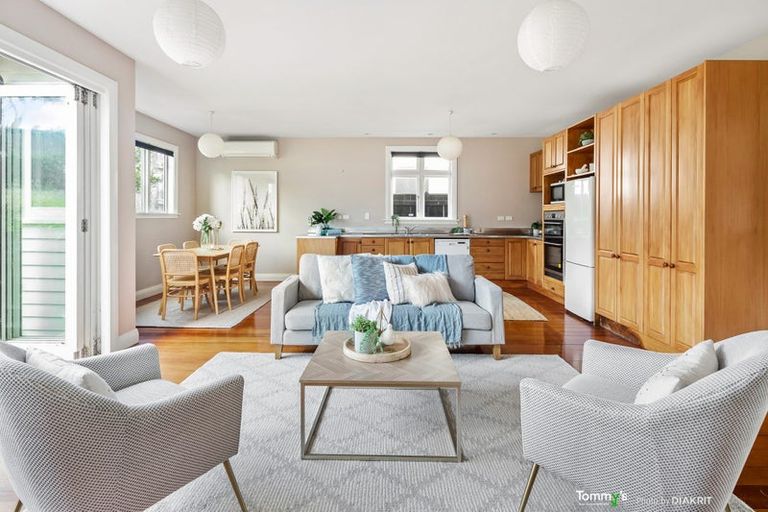 Photo of property in 74 Northland Road, Northland, Wellington, 6012