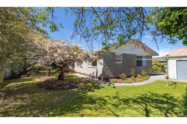 Photo of property in 13 Main North Road, Woodend, 7610