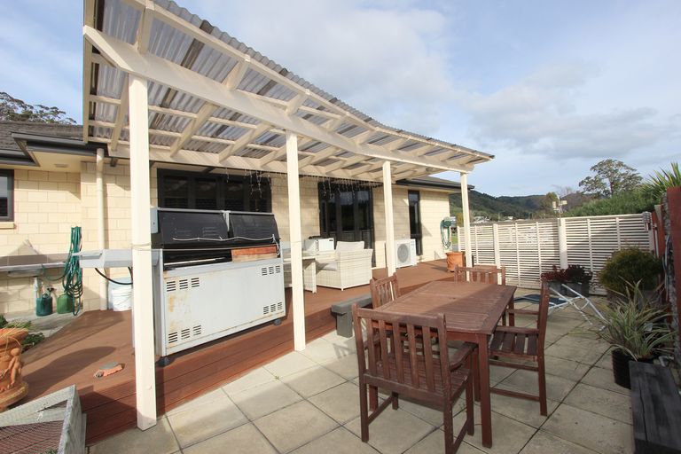 Photo of property in 191 Waikawa Road, Waikawa, Picton, 7220