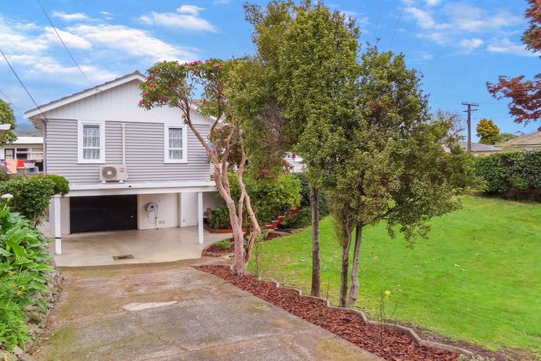 Photo of property in 1 Barsi Grove, Avalon, Lower Hutt, 5011