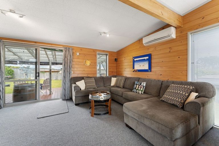 Photo of property in 11 Ramona Avenue, Waitarere Beach, Levin, 5510