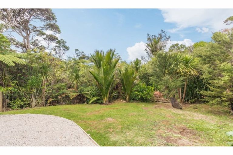 Photo of property in 111 Anawhata Road, Anawhata, New Lynn, 0772