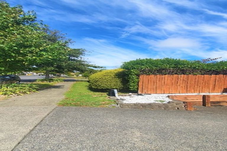 Photo of property in 13 Sapperton Drive, Henderson, Auckland, 0612