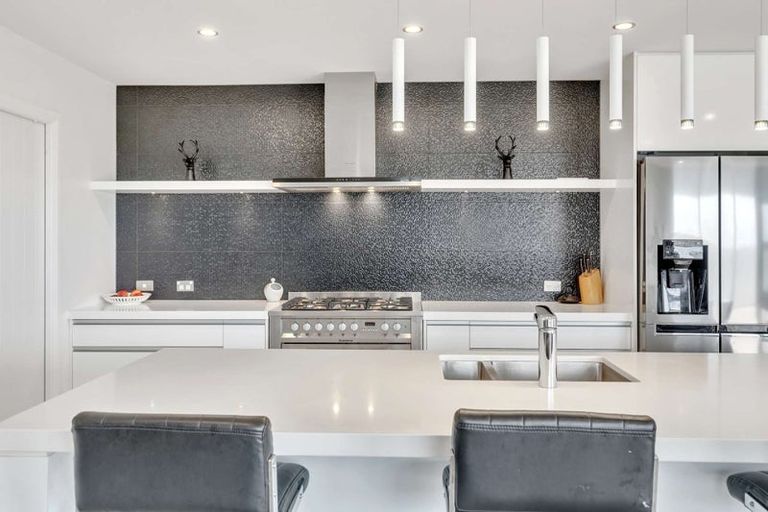 Photo of property in 27 Silicon Way, Fitzherbert, Palmerston North, 4410