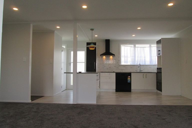 Photo of property in 2/24 Dale Crescent, Pakuranga, Auckland, 2010