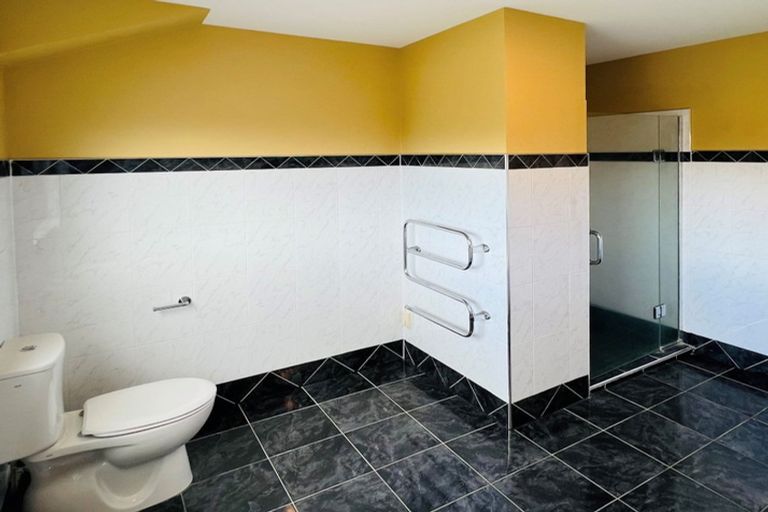 Photo of property in 701a Beach Road, Rothesay Bay, Auckland, 0630