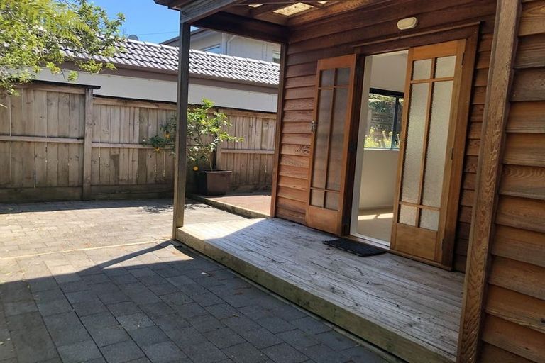 Photo of property in 11b Old Lake Road, Narrow Neck, Auckland, 0624