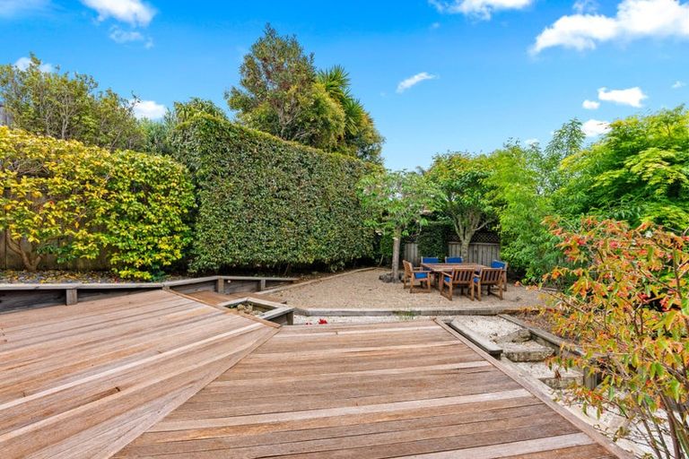 Photo of property in 12 Stonedge Lane, Rosedale, Auckland, 0632