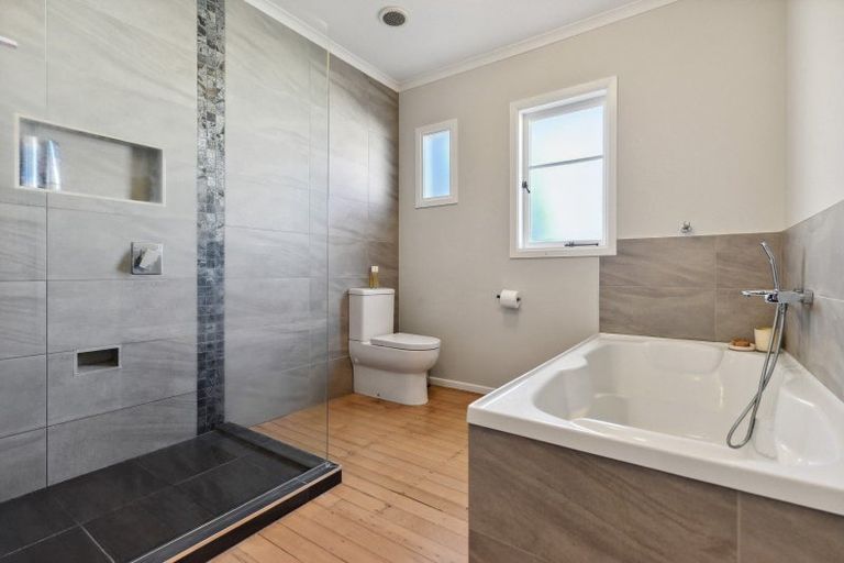 Photo of property in 24 Bretton Terrace, Hillcrest, Hamilton, 3216